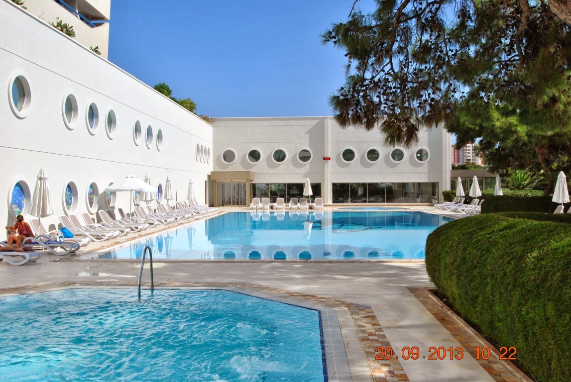 imagini hotel TITANIC LARA